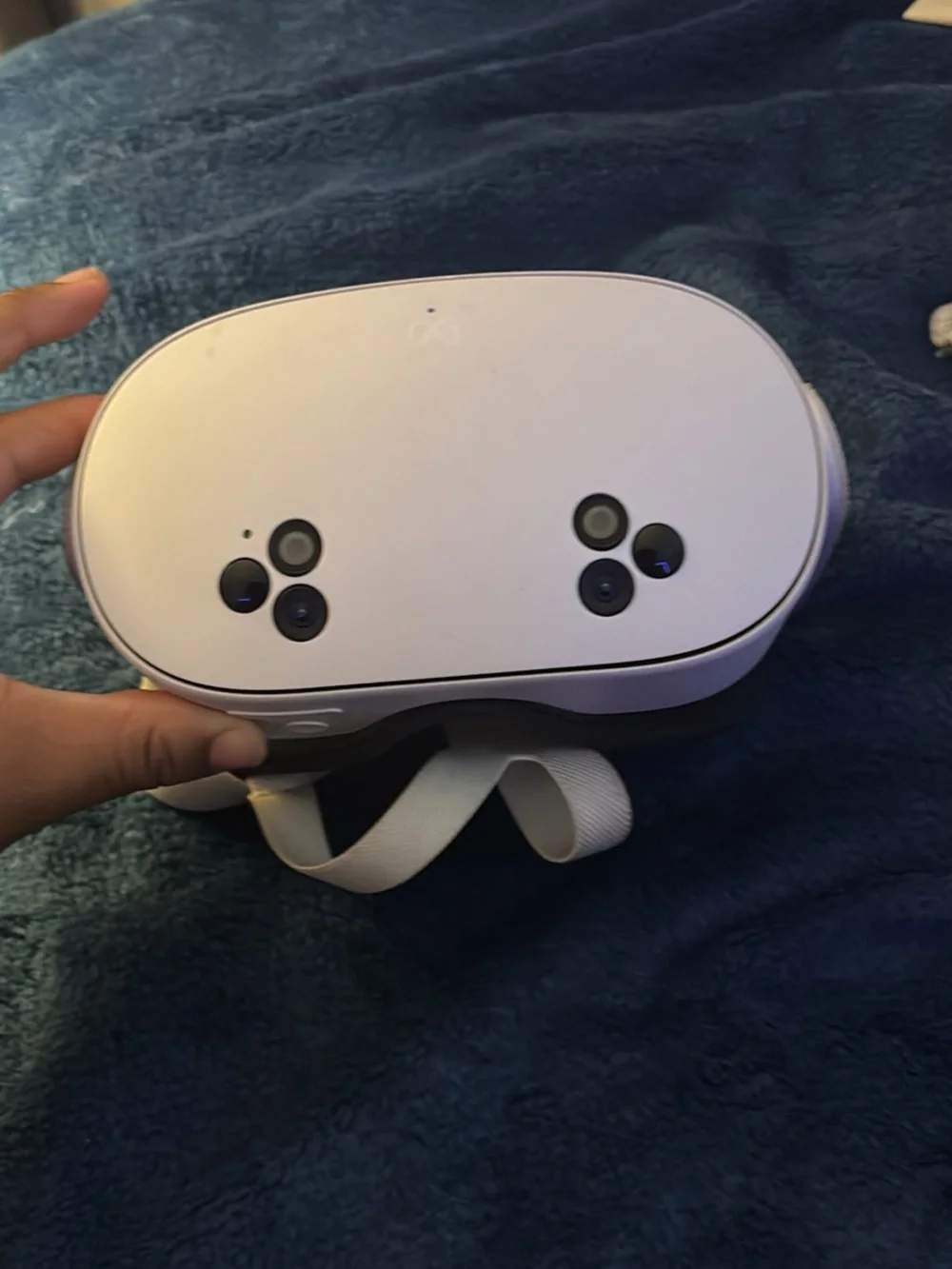 Oculus Quest 3s White VR Headset with White Straps